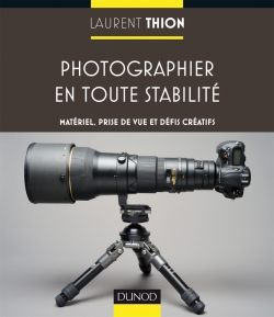 Photographier un objet peu facilement transportable nécessite parfois de positionner l’appareil de manière non orthodoxe. Alors que certains studios sont équipés pour permettre au photographe de travailler tranquillement en plongée, c’est une autre affaire dès lors que l’on se trouve sur site.