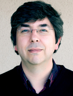 Patrick Moll est l'auteur de plusieurs ouvrages techniques sur les reflex numériques et sur le format RAW.