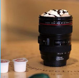 L’aube d’un petit matin froid rougeoie et vous êtes congelé dans votre affût. Vous rêvez d’une bonne tasse de thé ou de café chaud pour briser ces pénibles moments d’attente qui se glissent parfois dans un reportage photo. Heureusement, les équipementiers ont pensé à vous.