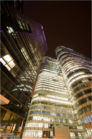 Paris - La Défense Photo prise de nuit en pose longue pendant le salon de la photo 2012. Assemblage HDR (Exposure-blending). / Photo Eric Klasen