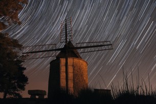 Un moulin sous les étoiles de Provence © Emmanuel Beaudoin