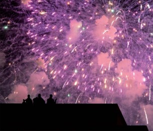 Bon, on le reconnaît : on aurait du vous proposer cet article au début de l'été. Vous auriez ainsi été armés pour photographier de manière optimale les feux d’artifice très populaires pendant cette période...