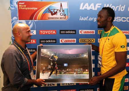 Olivier Morin présente à Moscou sa célèbre photo de "l’éclair" à Usain Bolt Franck Fife - 17 août 2013