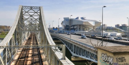 Le musée des Confluences à Lyon dans son environnement (Canon EOS 70D, panoramique par assemblage)