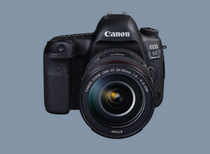 Adepte des randonnées en terrain salissant ou accidenté, vous avez déjà songer à protéger votre EOS 5D Mark IV ? Une solution intéressante et peu onéreuse consiste à « gaffer » son appareil photo, c’est-à-dire à le couvrir de gaffer.